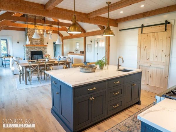 Cape Cod Home 994303