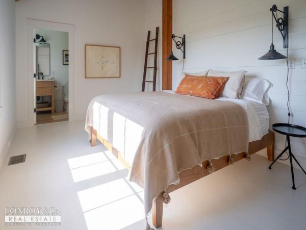Cape Cod Home 994303