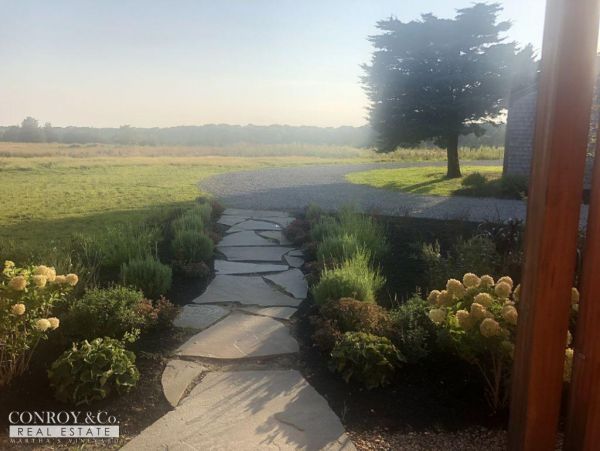 Cape Cod Home 994303