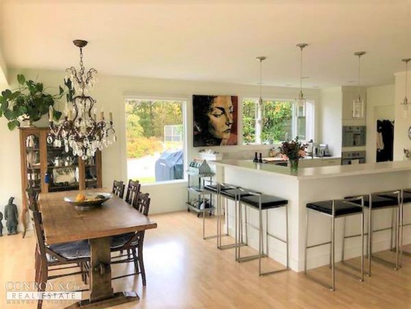 Cape Cod Home 994304