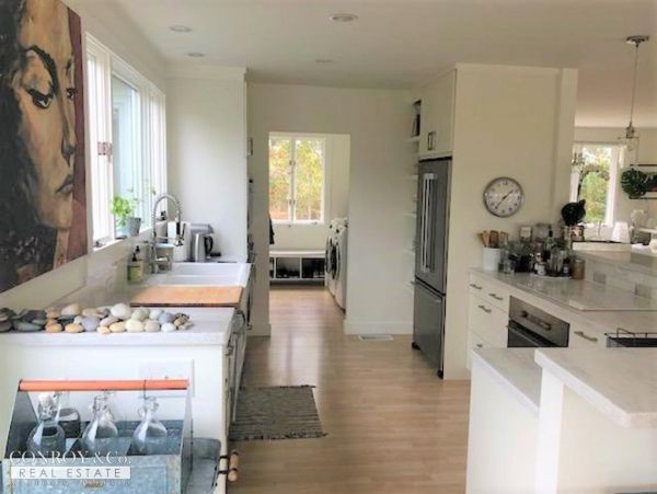 Cape Cod Home 994304