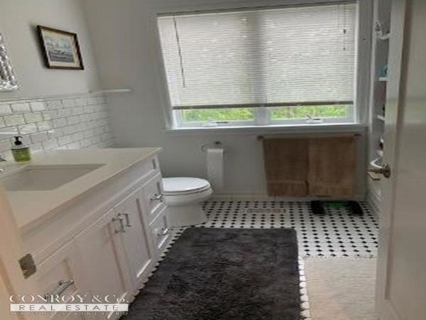 Cape Cod Home 994305