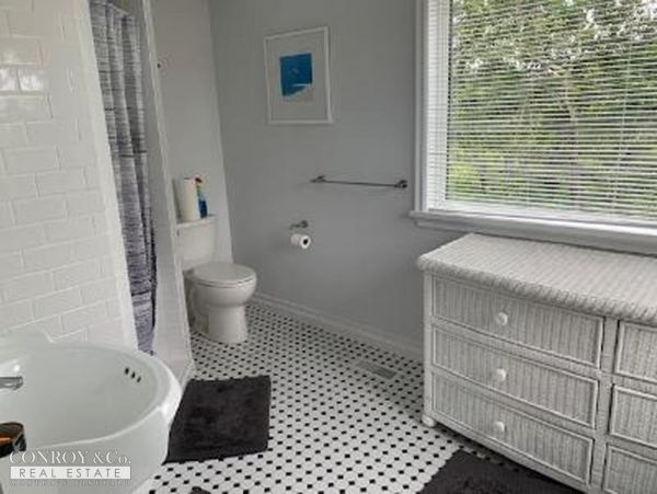 Cape Cod Home 994305