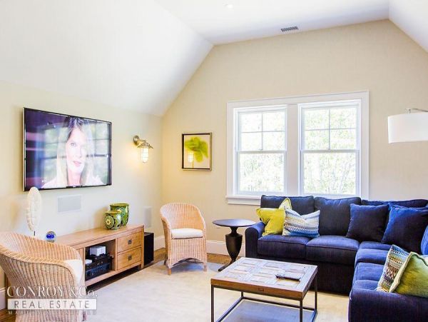 Cape Cod Home 994307