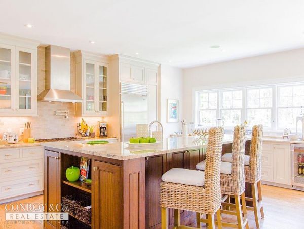Cape Cod Home 994307