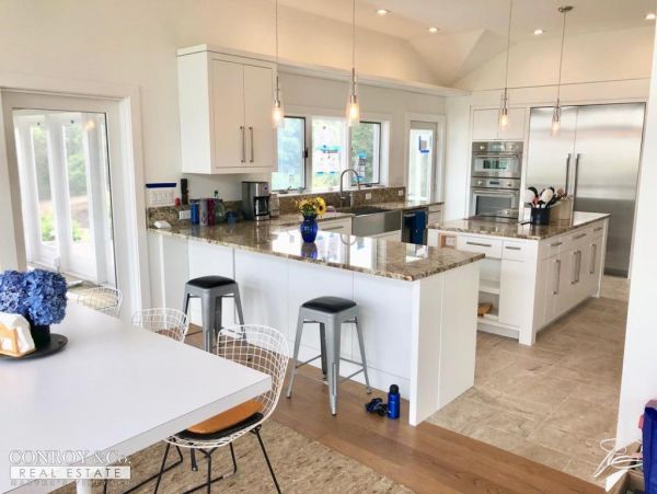 Cape Cod Home 994309