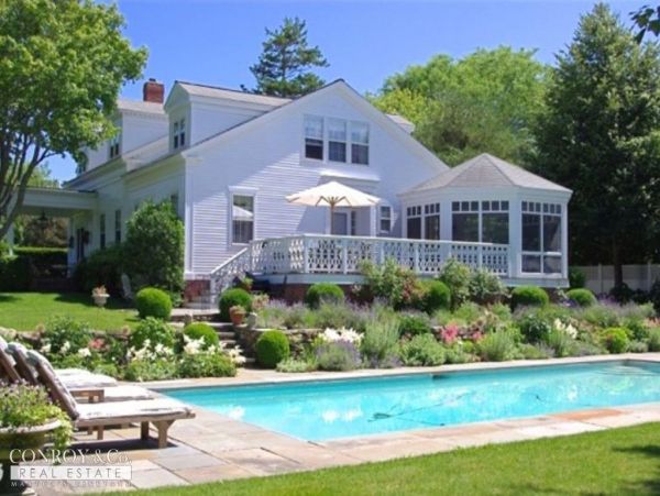 Cape Cod Home 994310