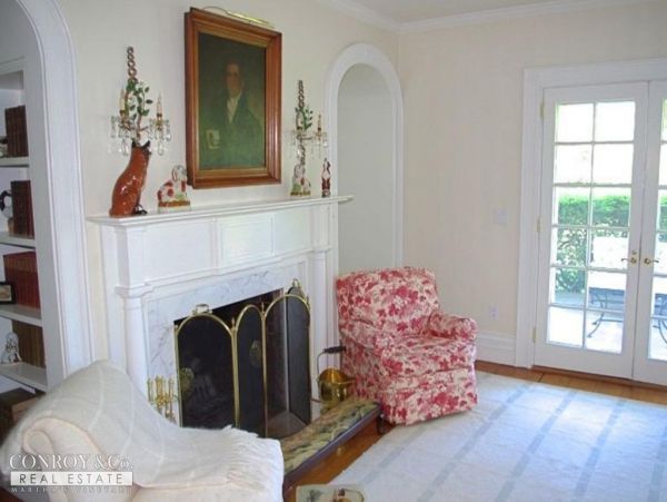 Cape Cod Home 994310