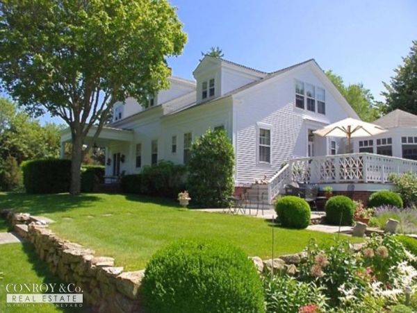 Cape Cod Home 994310