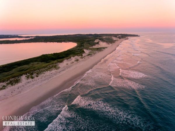 Cape Cod Home 994312