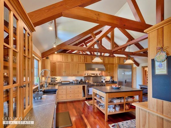 Cape Cod Home 994312