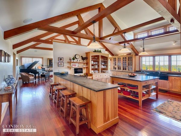 Cape Cod Home 994312