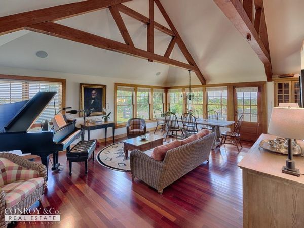 Cape Cod Home 994312