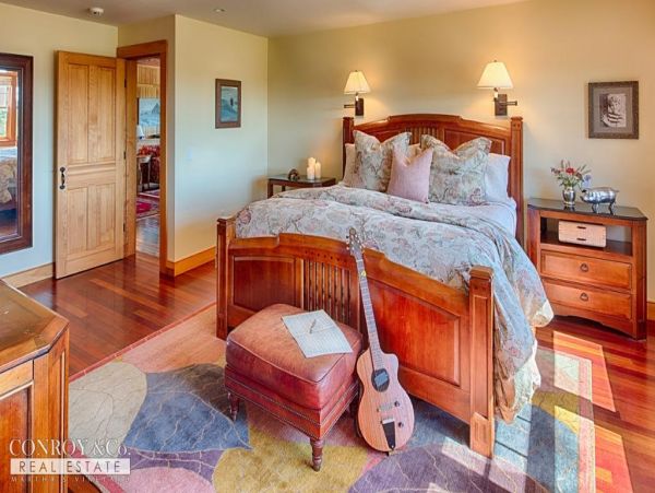 Cape Cod Home 994312