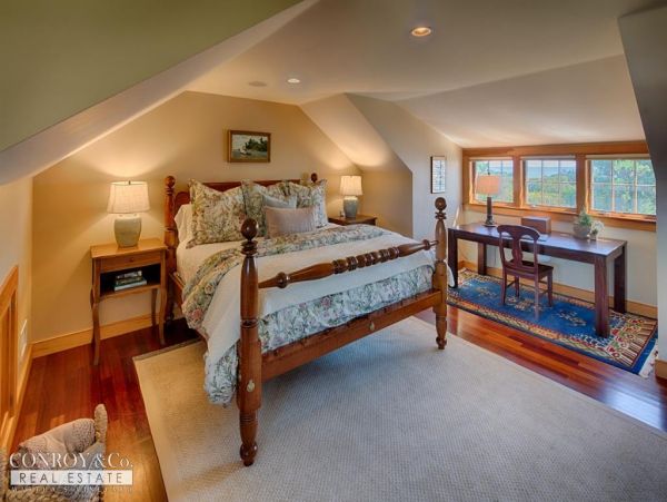 Cape Cod Home 994312