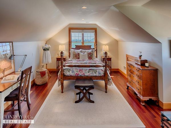 Cape Cod Home 994312