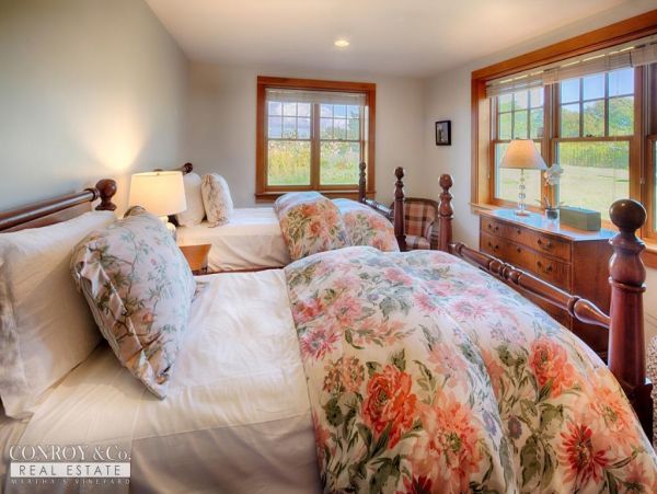 Cape Cod Home 994312