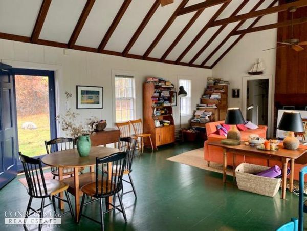 Cape Cod Home 994313