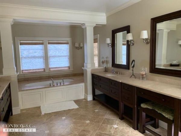 Cape Cod Home 994315