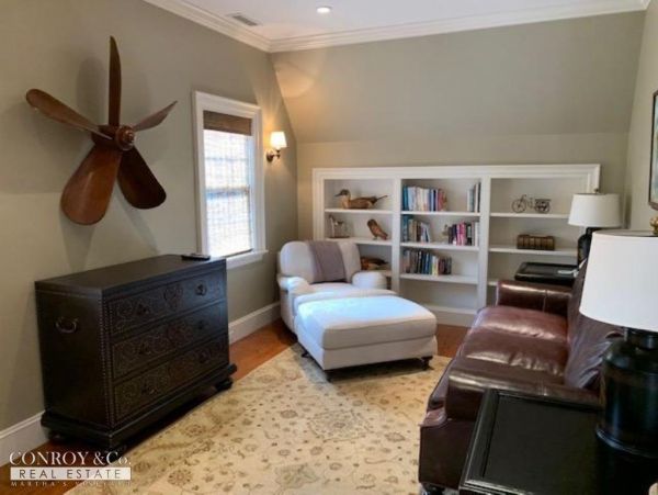 Cape Cod Home 994315