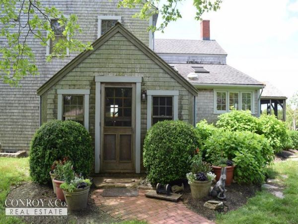 Cape Cod Home 994317
