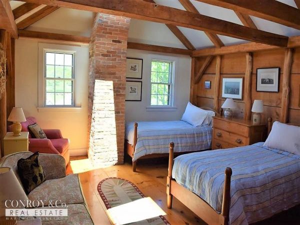 Cape Cod Home 994317