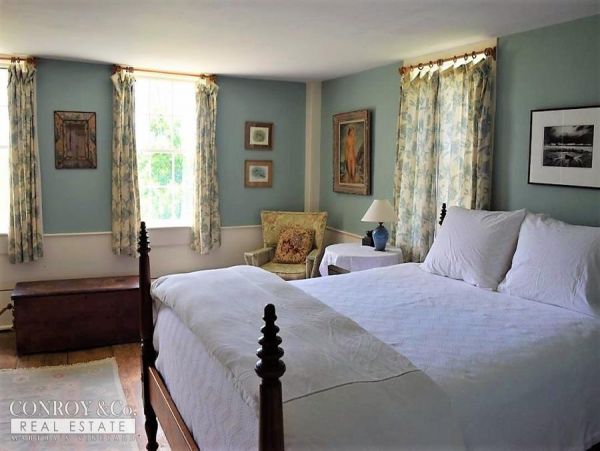 Cape Cod Home 994317