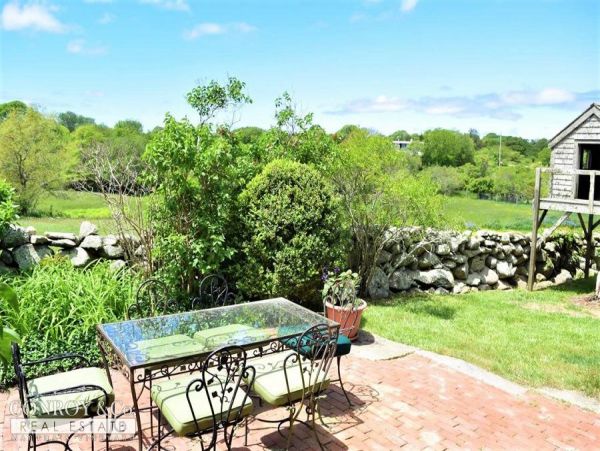 Cape Cod Home 994317