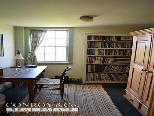 Cape Cod Home 994317