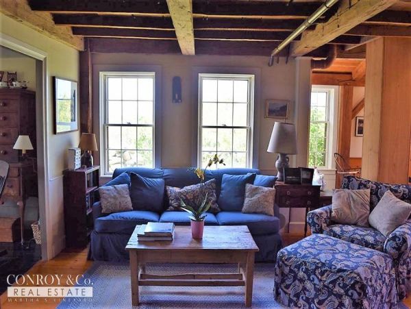 Cape Cod Home 994317