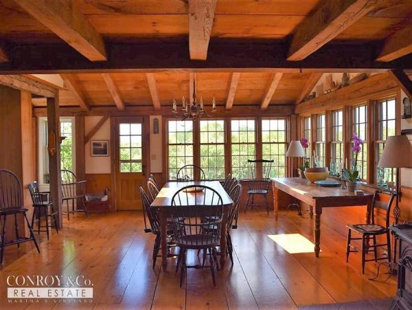 Cape Cod Home 994317
