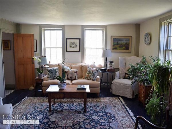 Cape Cod Home 994317