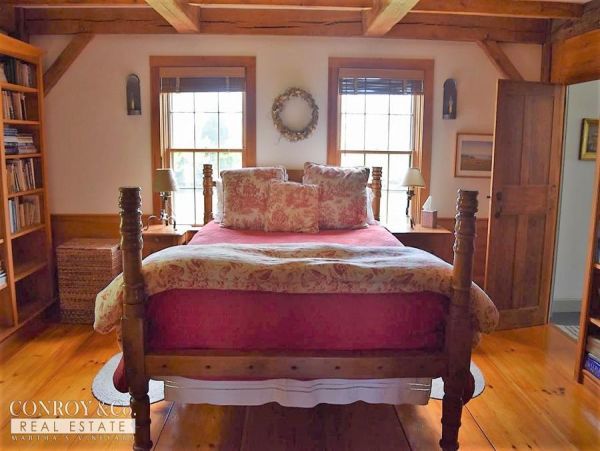 Cape Cod Home 994317