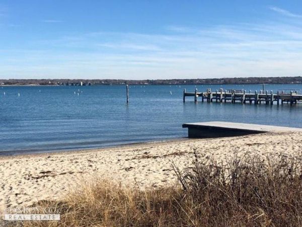 Cape Cod Home 994318