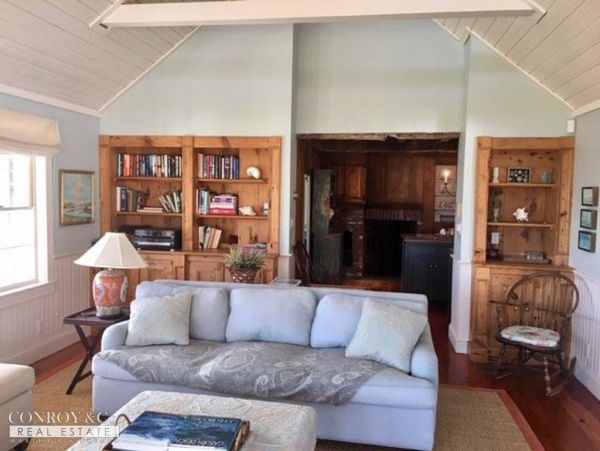 Cape Cod Home 994318