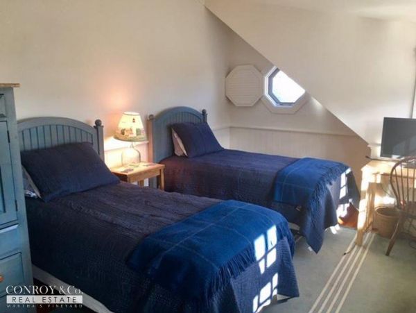 Cape Cod Home 994318