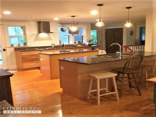 Cape Cod Home 994320