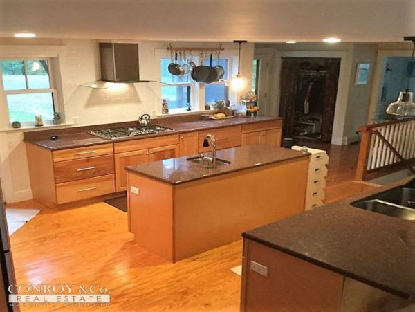 Cape Cod Home 994320
