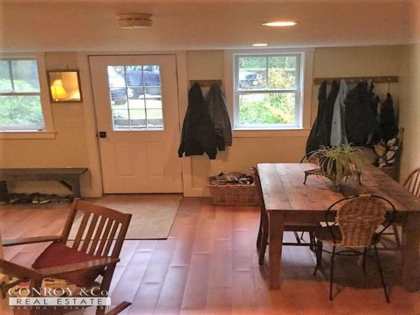 Cape Cod Home 994320