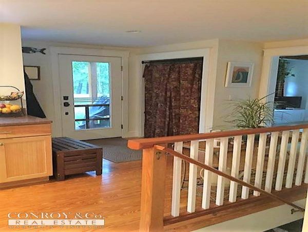 Cape Cod Home 994320