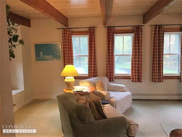 Cape Cod Home 994320