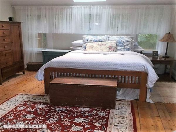 Cape Cod Home 994320