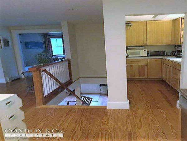 Cape Cod Home 994320