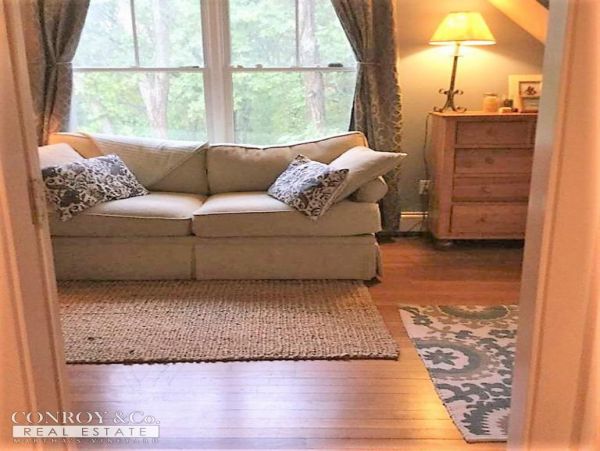 Cape Cod Home 994320