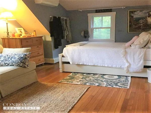 Cape Cod Home 994320