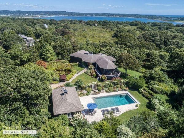 Cape Cod Home 994323