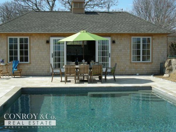 Cape Cod Home 994323