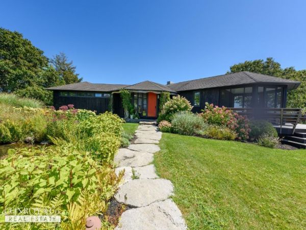 Cape Cod Home 994323