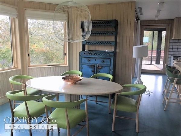 Cape Cod Home 994323