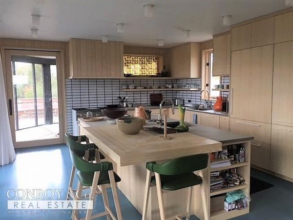 Cape Cod Home 994323